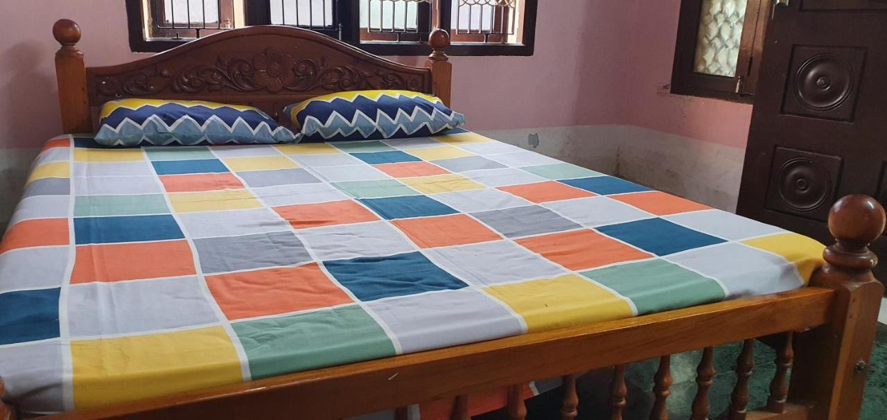 Appartement Oonjal Veedu à Kuttālam Extérieur photo